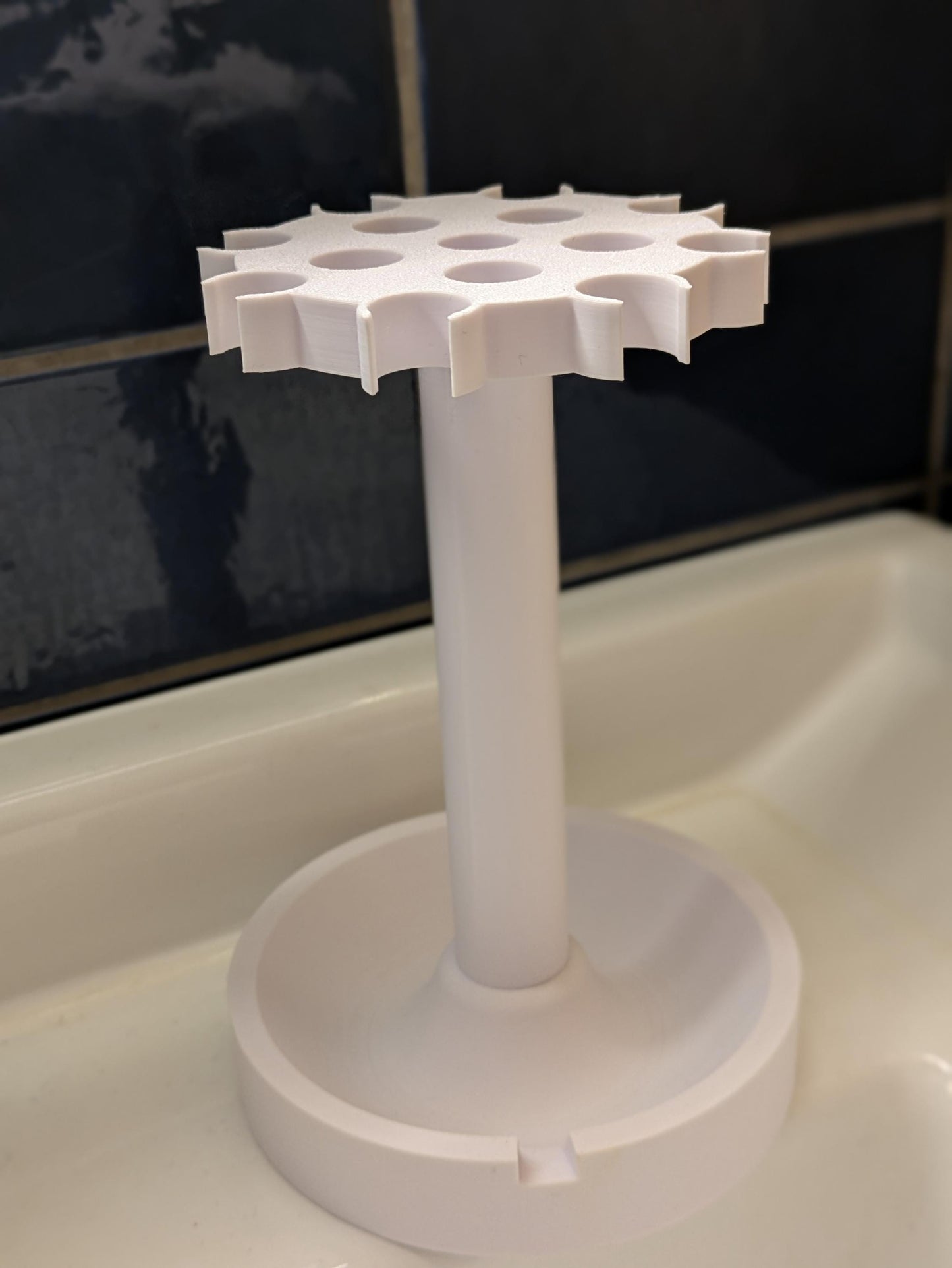 Sivellin- ja vaahtomuovikuivausteline – käytännöllinen teline tippa-alustalla