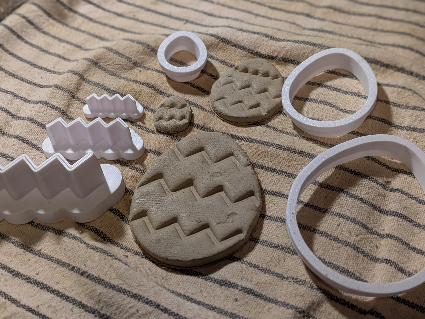 Pääsiäisleikkurit – munat, puput ja kanat!