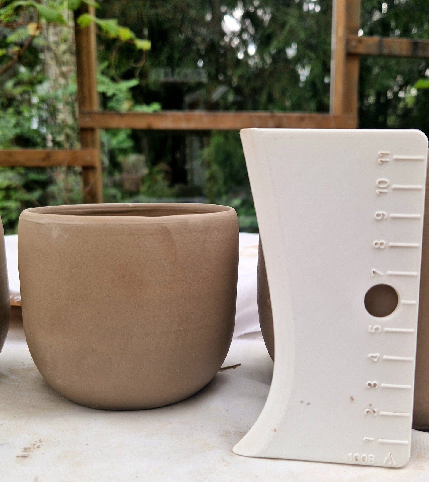 Pottery throwing aid – profile shaper v2 for cups and bowls