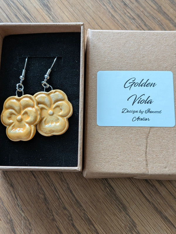 Käsintehdyt keraamiset korvikset - "Golden Viola"