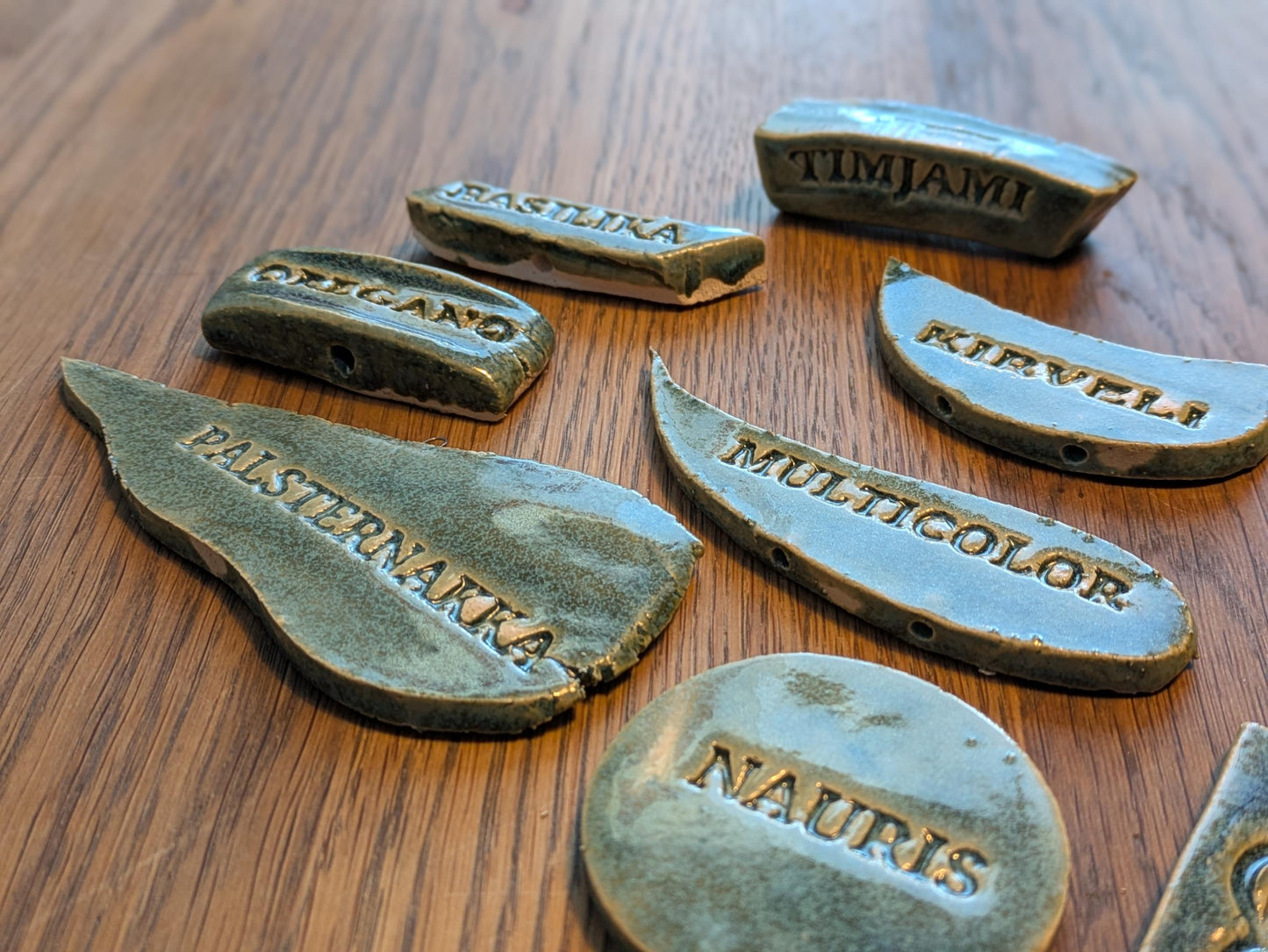 Yrtit -leimasinsetti – 3D-tulostettu savileimasarja keramiikkaa ja askartelua varten. Eri settejä.