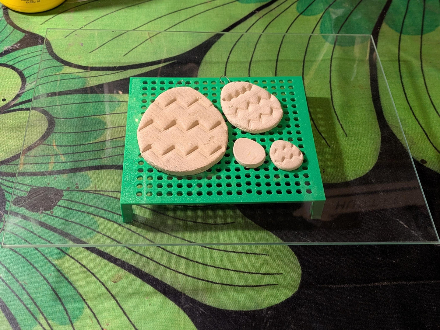 Small Drying Rack for Clay and Ceramics – 3D-Printed Perforated Drying Platform