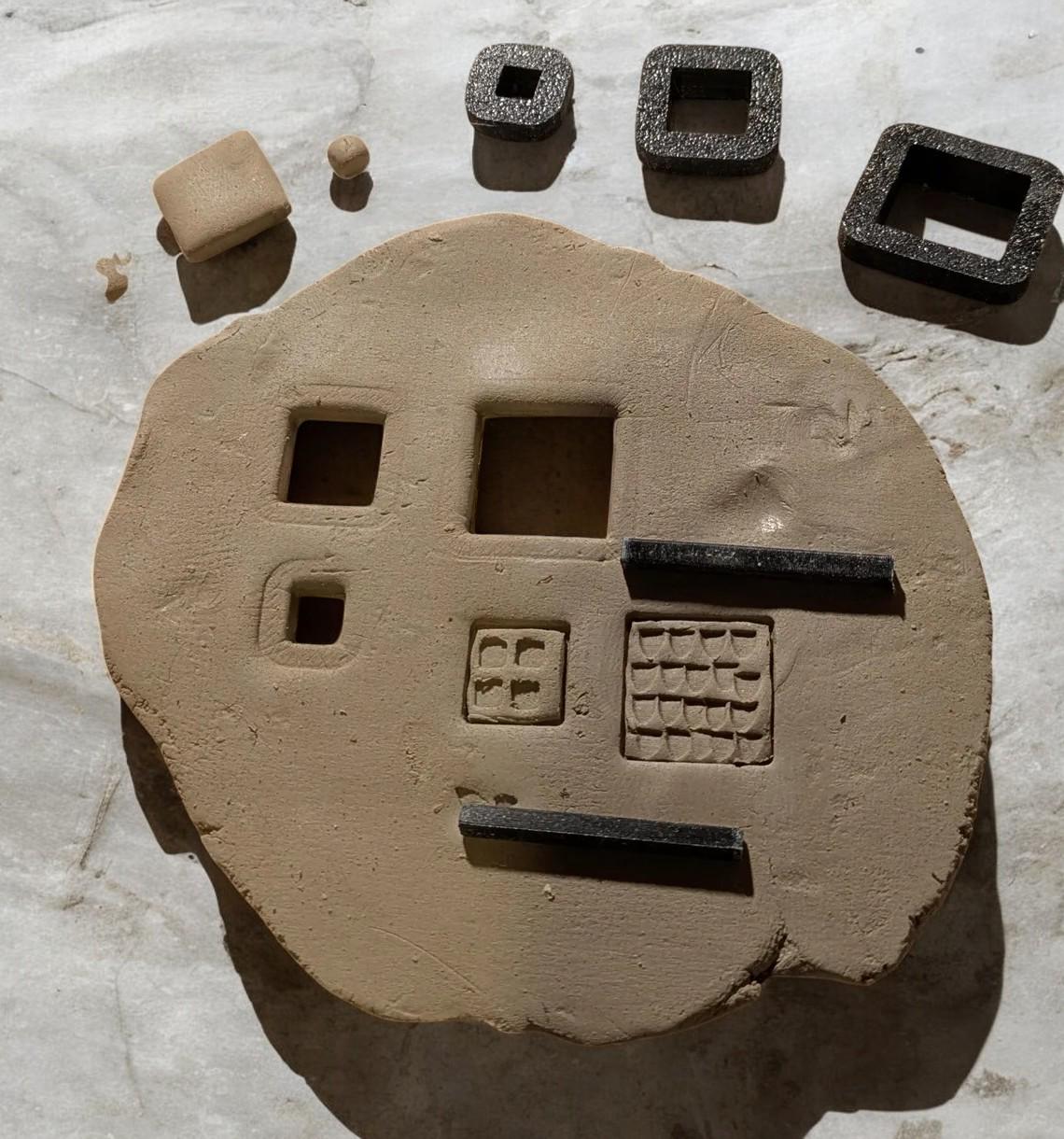 Pienoisleikkuri ja tekstuurileimasarja – savelle, keramiikalle ja pienimuotoiseen askarteluun