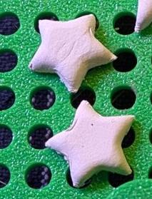 Mini savileikkurisarja – 6 muotoa – kuu, tähti, sydän, soikea, kuusikulmio, timantti – pienet polymeerisavityökalut korvakoruihin ja askarteluun