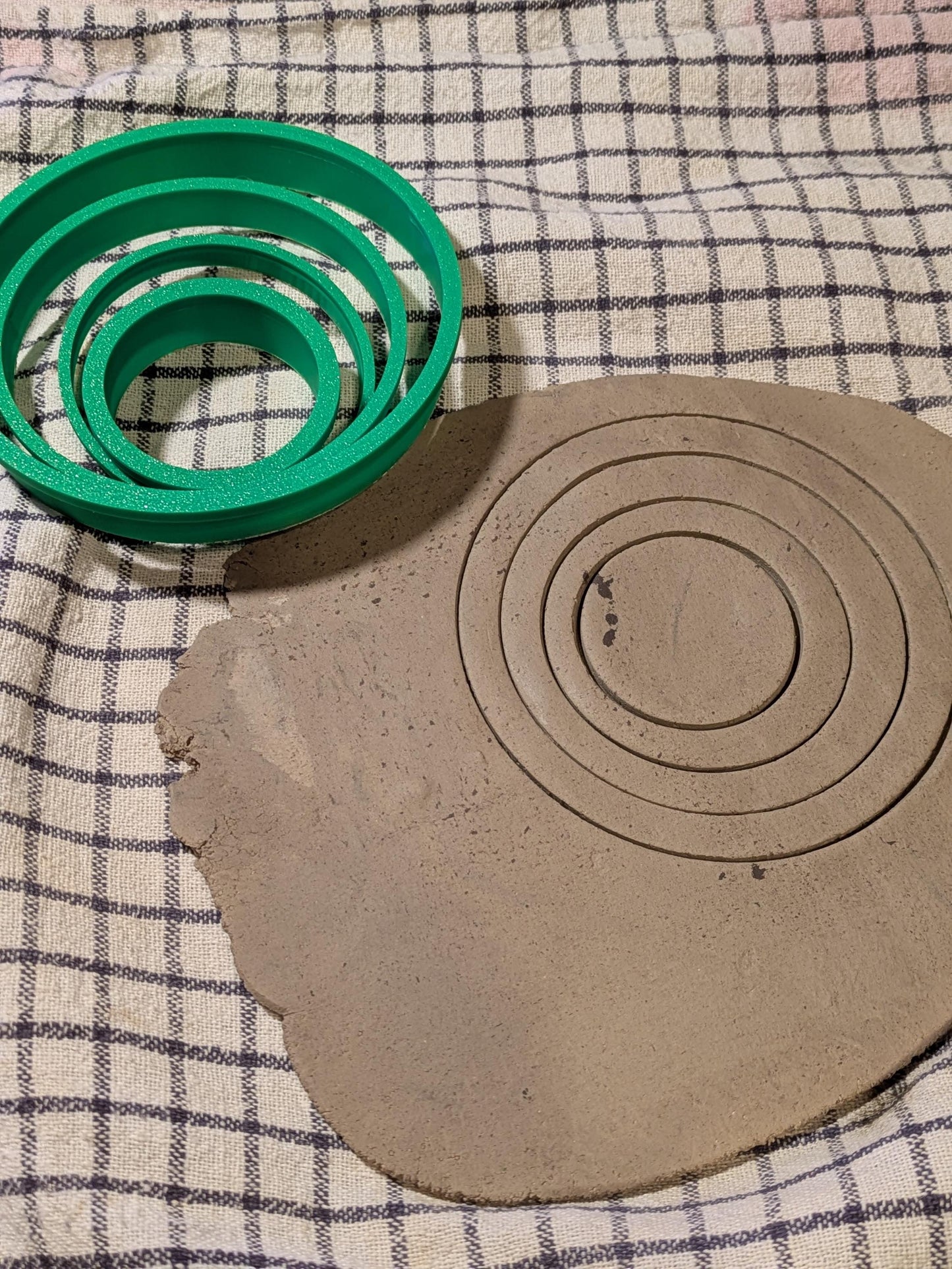 Pyöreät savileikkurit – 2 kpl 4 sarjaa – Tarkat 3D-painetut ympyräleikkurit polymeerisavelle, keramiikalle ja miniatyyreille – Käsintehty askartelutyökalu