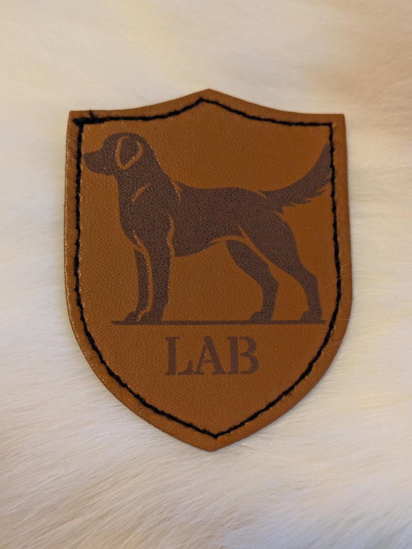 Labradorinnoutajan silitettävä keinonahkamerkki – laserkaiverrettu koiralappu – lämmönsiirtomerkki vaatteille, laukkuille, tarvikkeille