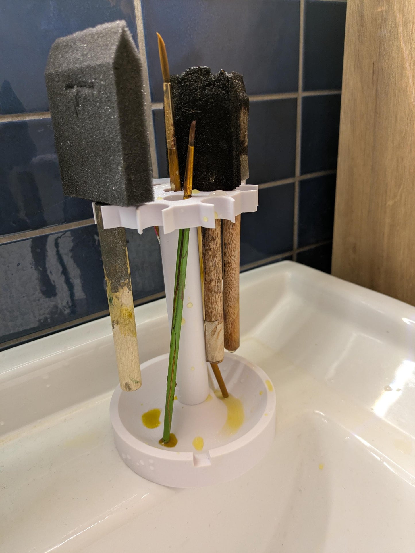 Sivellin- ja vaahtomuovikuivausteline – käytännöllinen teline tippa-alustalla