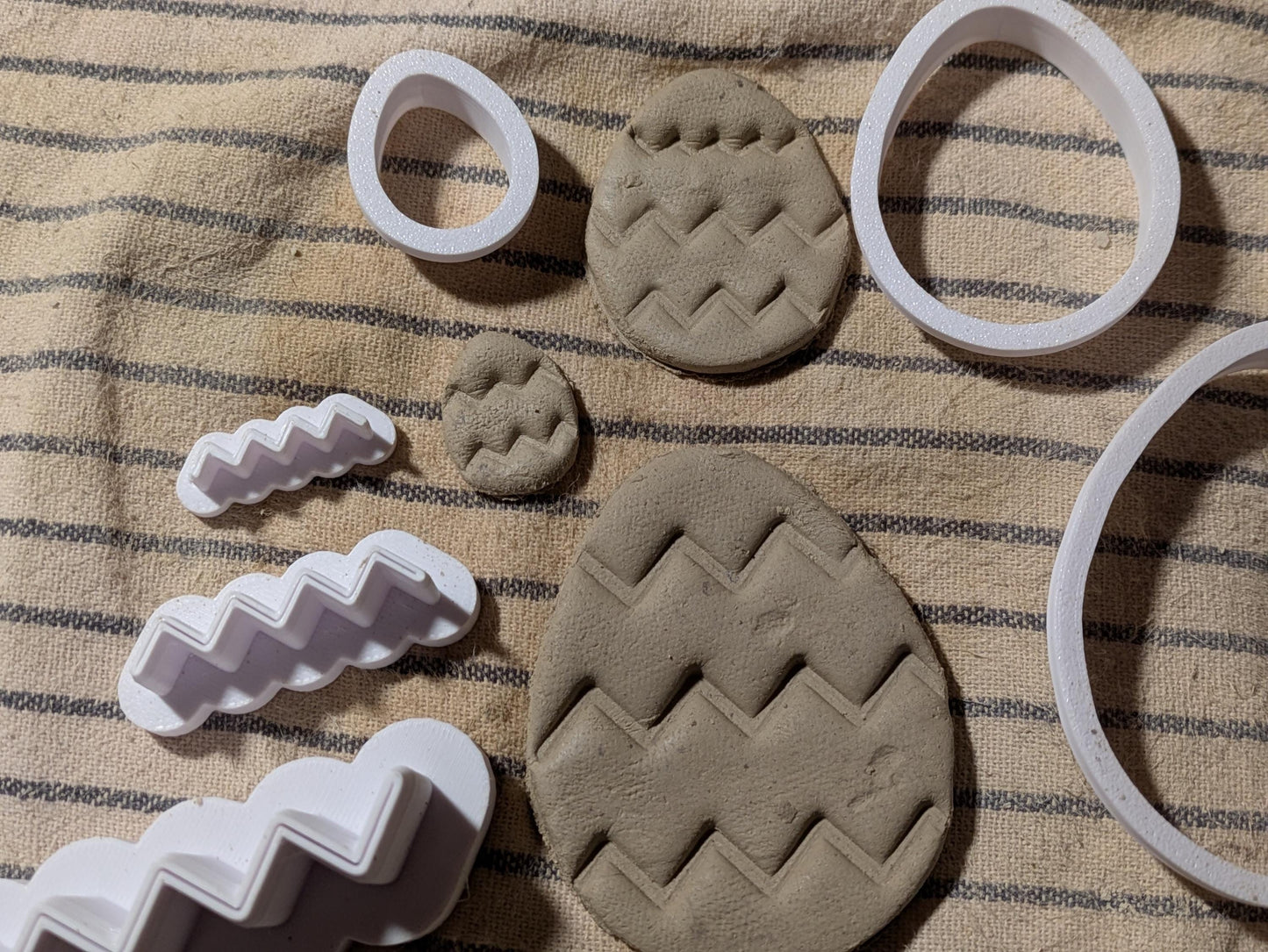 Pääsiäisleikkurit – munat, puput ja kanat!