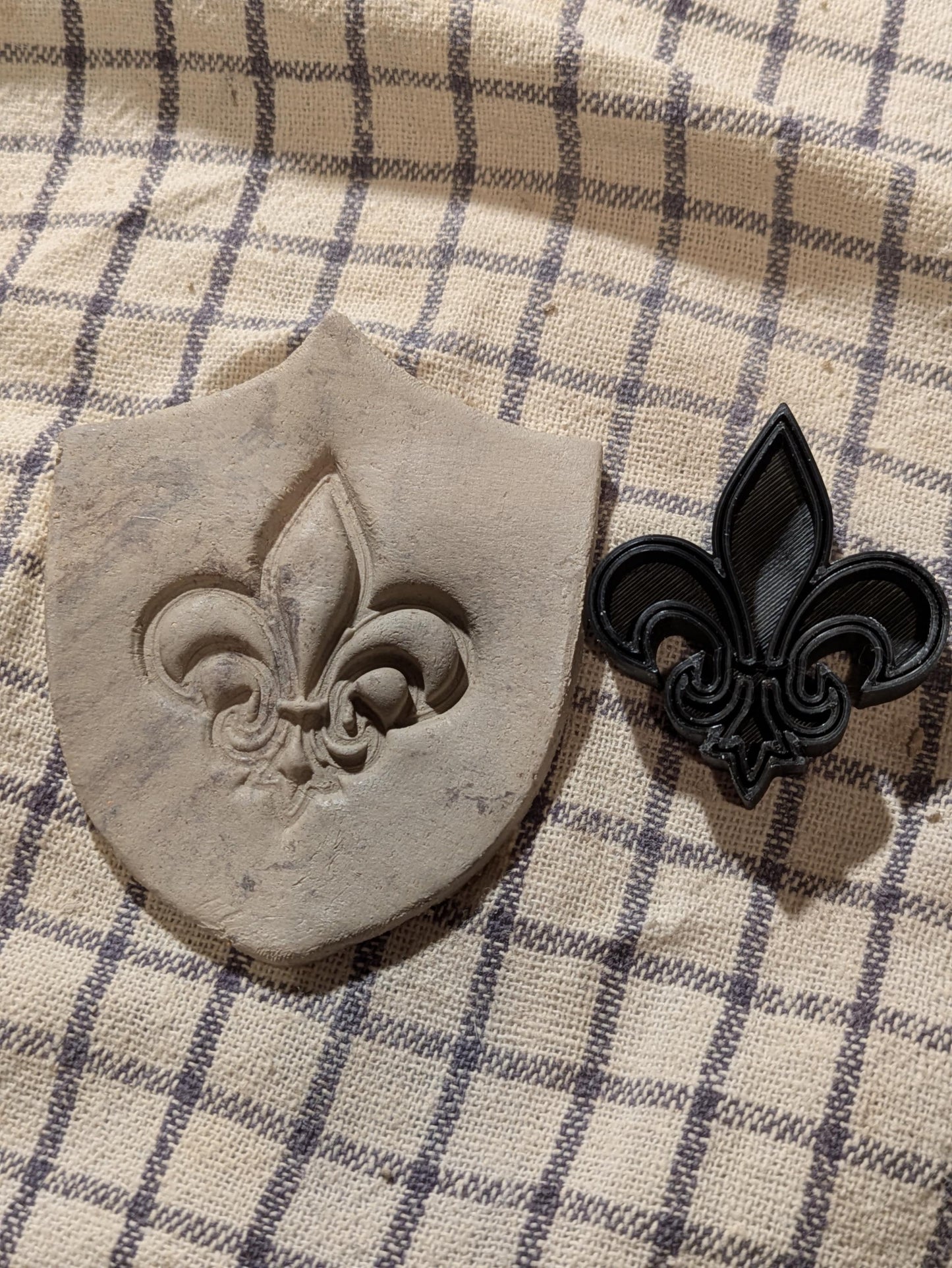 Fleur-de-Lis-leima – Heraldinen savi- ja askarteluleima – 3D-tulostettu – Setti, jossa on 2 leimaa