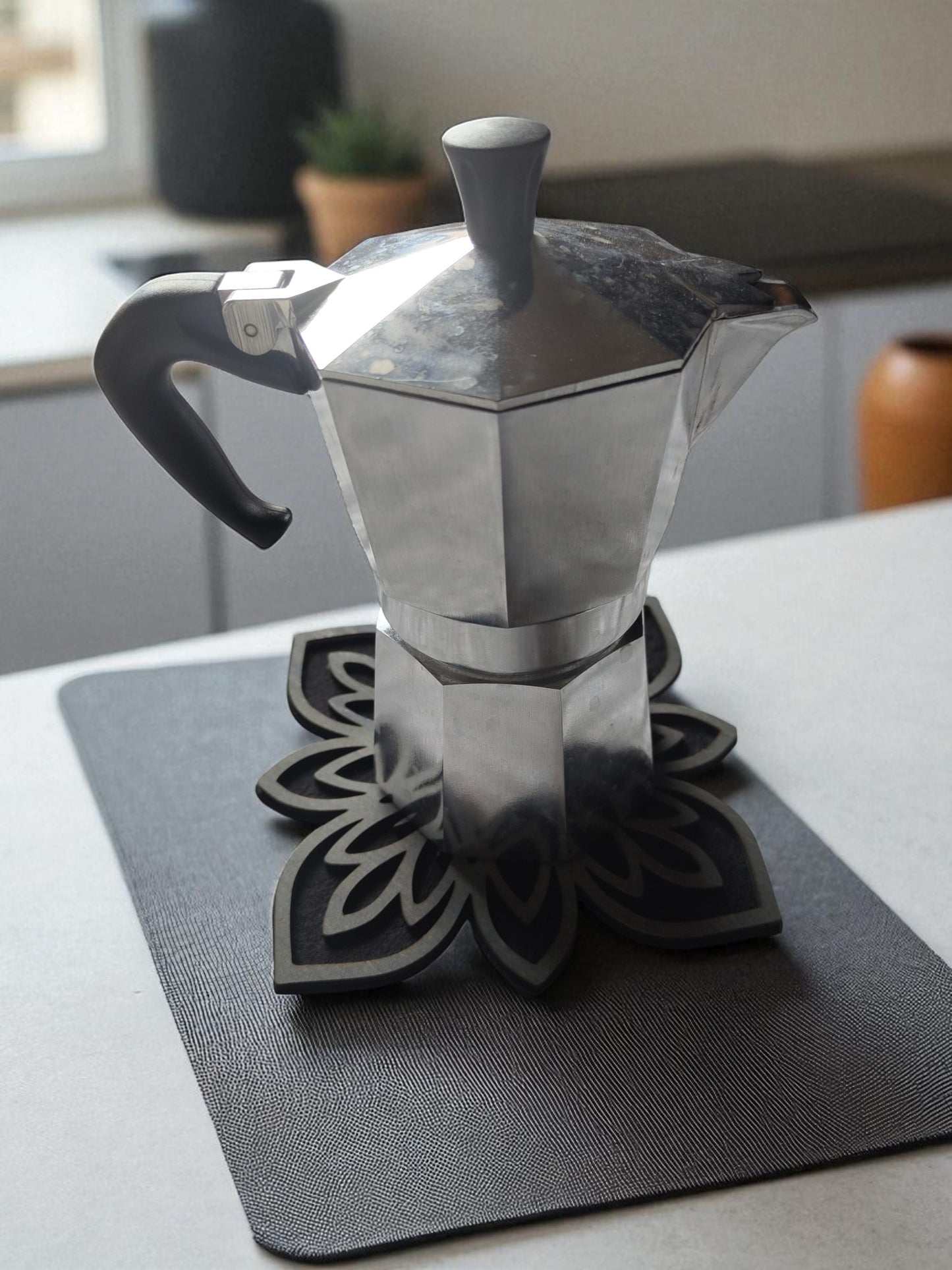 Mandala Trivet – 19 × 19 cm, Stained Birch with Black Felt Base