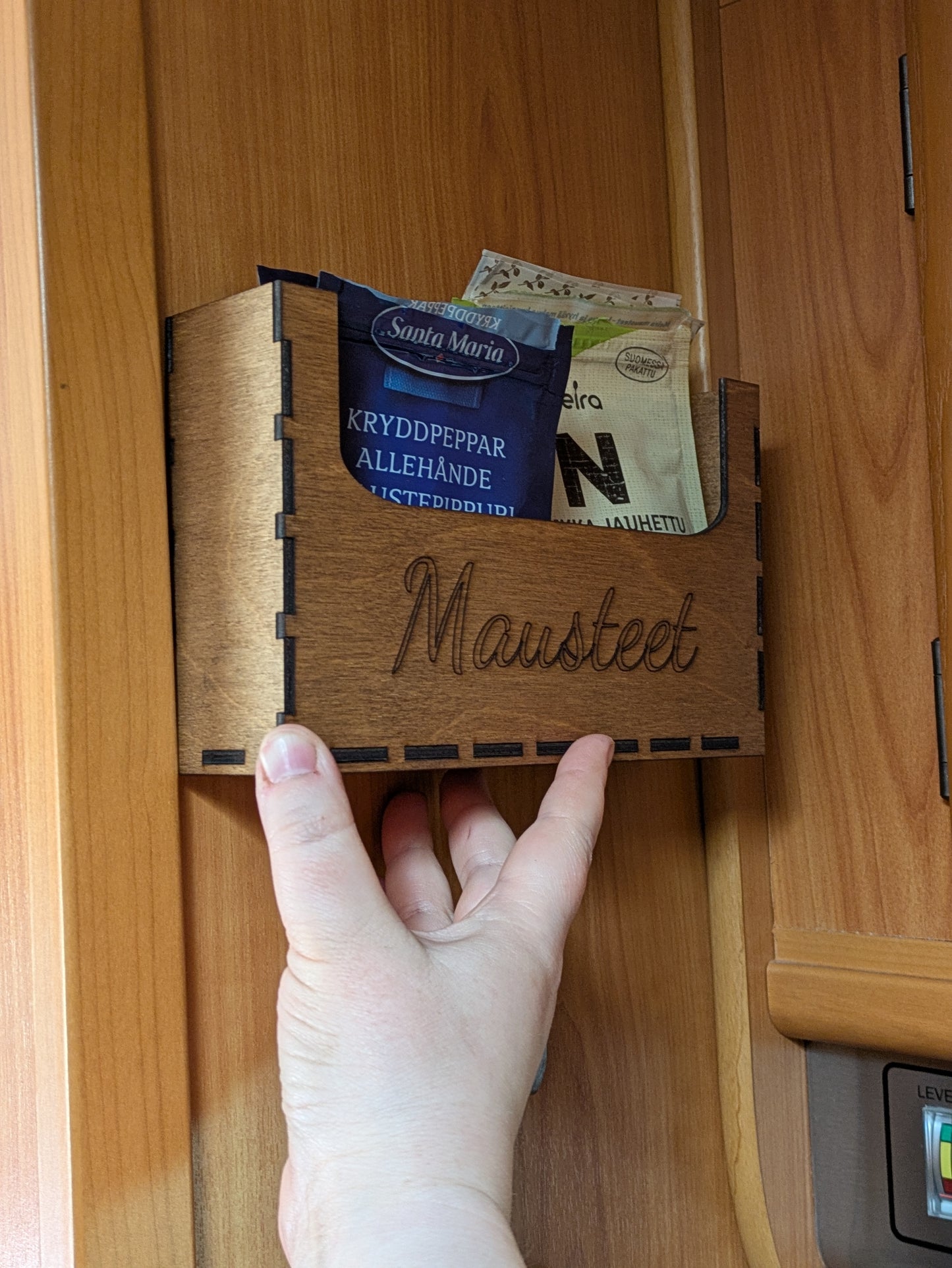 Maustepussiteline – fiksu ja kevyt säilytysratkaisu karavaanareille