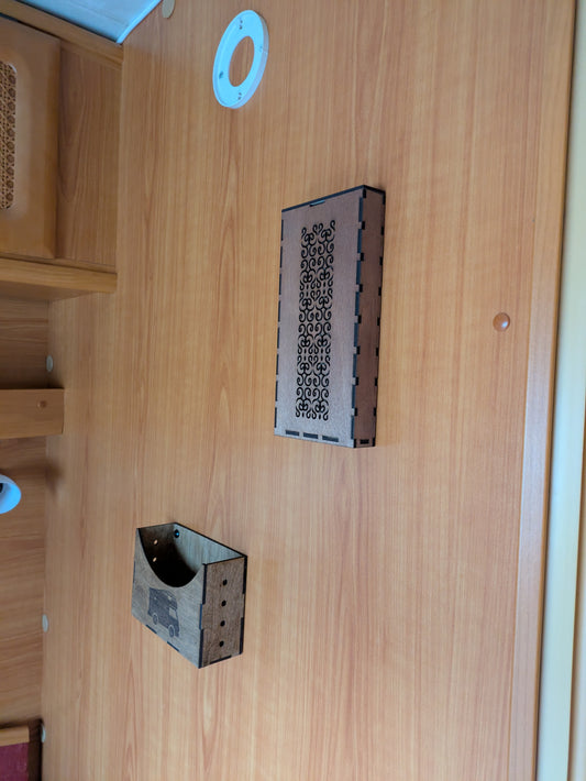 Koristeellinen valoboxi – seinään ripustettava puuvalo tunnelman luomiseen