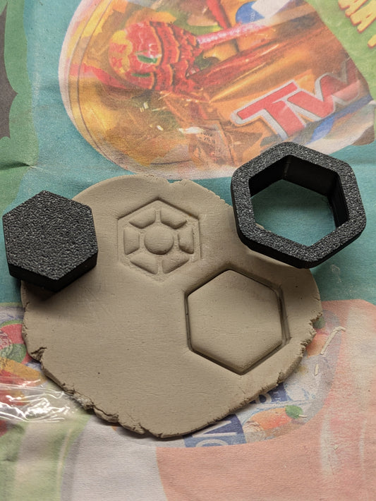 Minitalojen ikkunasetti – leikkuri ja leimasin keramiikkaan