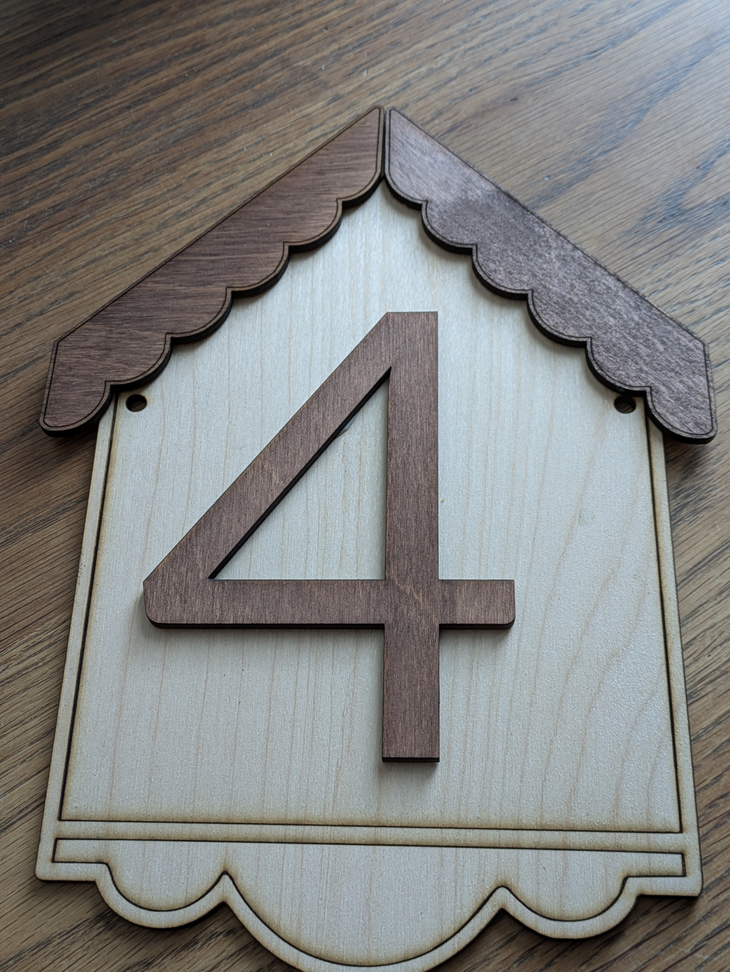 Puinen talonumerokyltti – valitse 1–2 numeroa