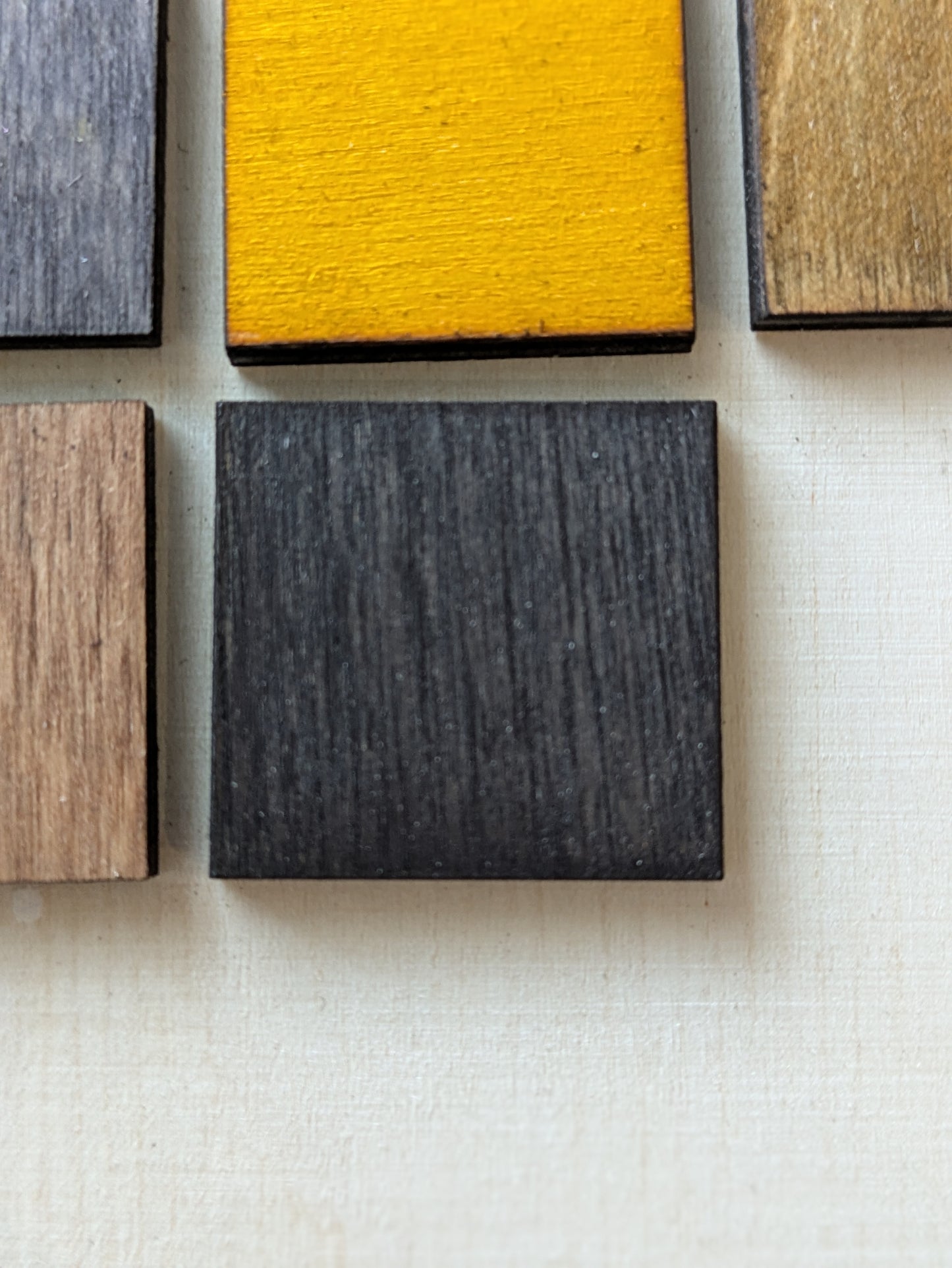 Kaunis kissanaulakko pikku tavaroille