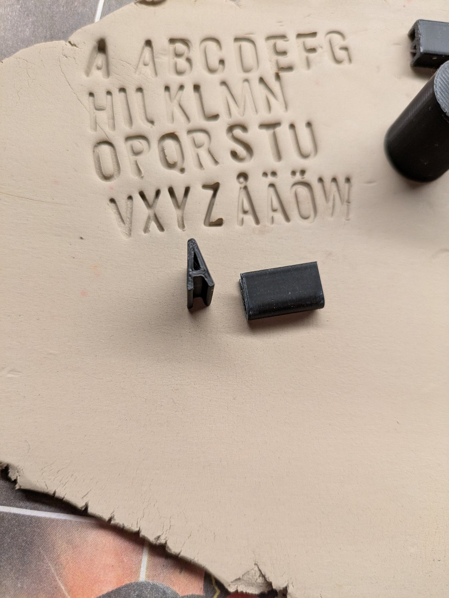 Skandi aakkoset ja numerot -leimasinsetti – Oswald-fontilla