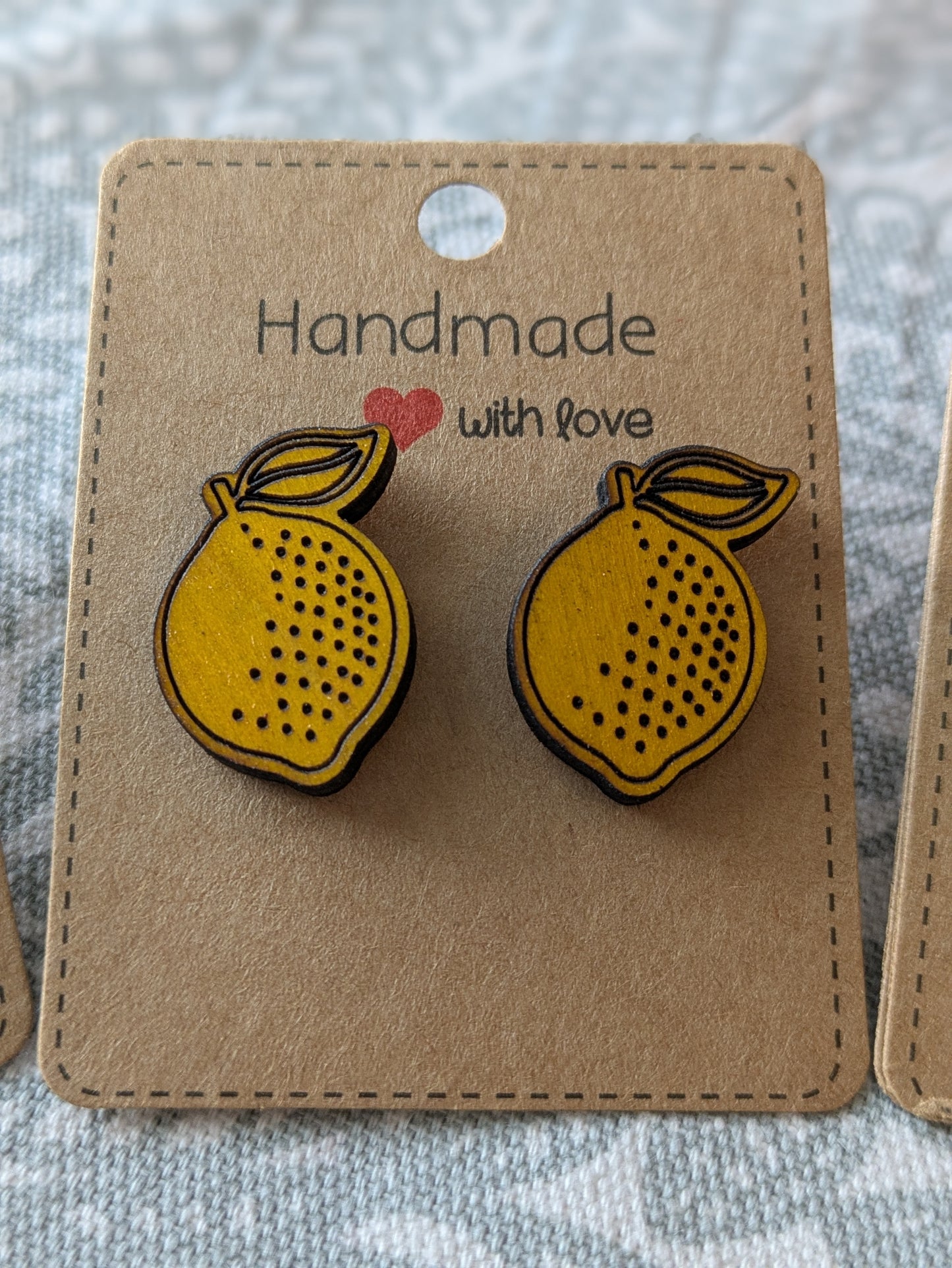 Kesäiset hedelmäkorvakorut – päärynä, sitruuna ja mansikka