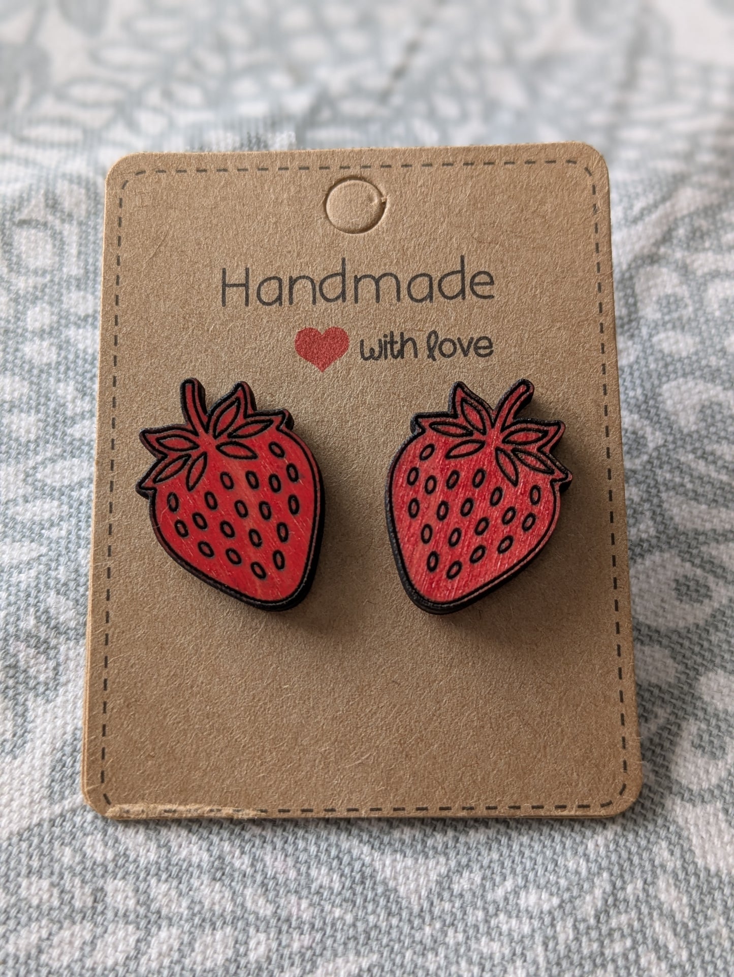 Kesäiset hedelmäkorvakorut – päärynä, sitruuna ja mansikka