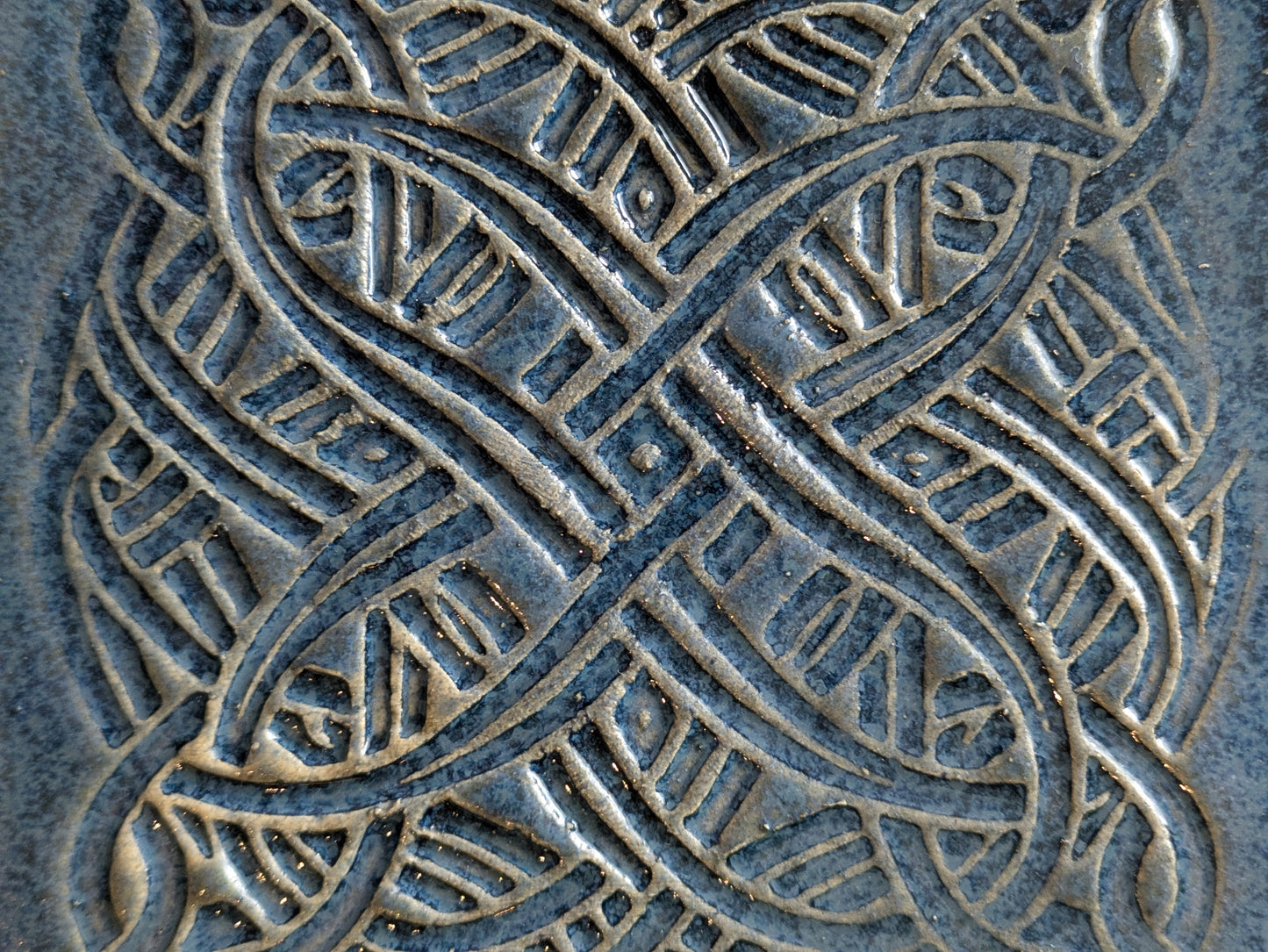 Keraaminen pannunalunen – Kelttisolmu (Aquamarine)