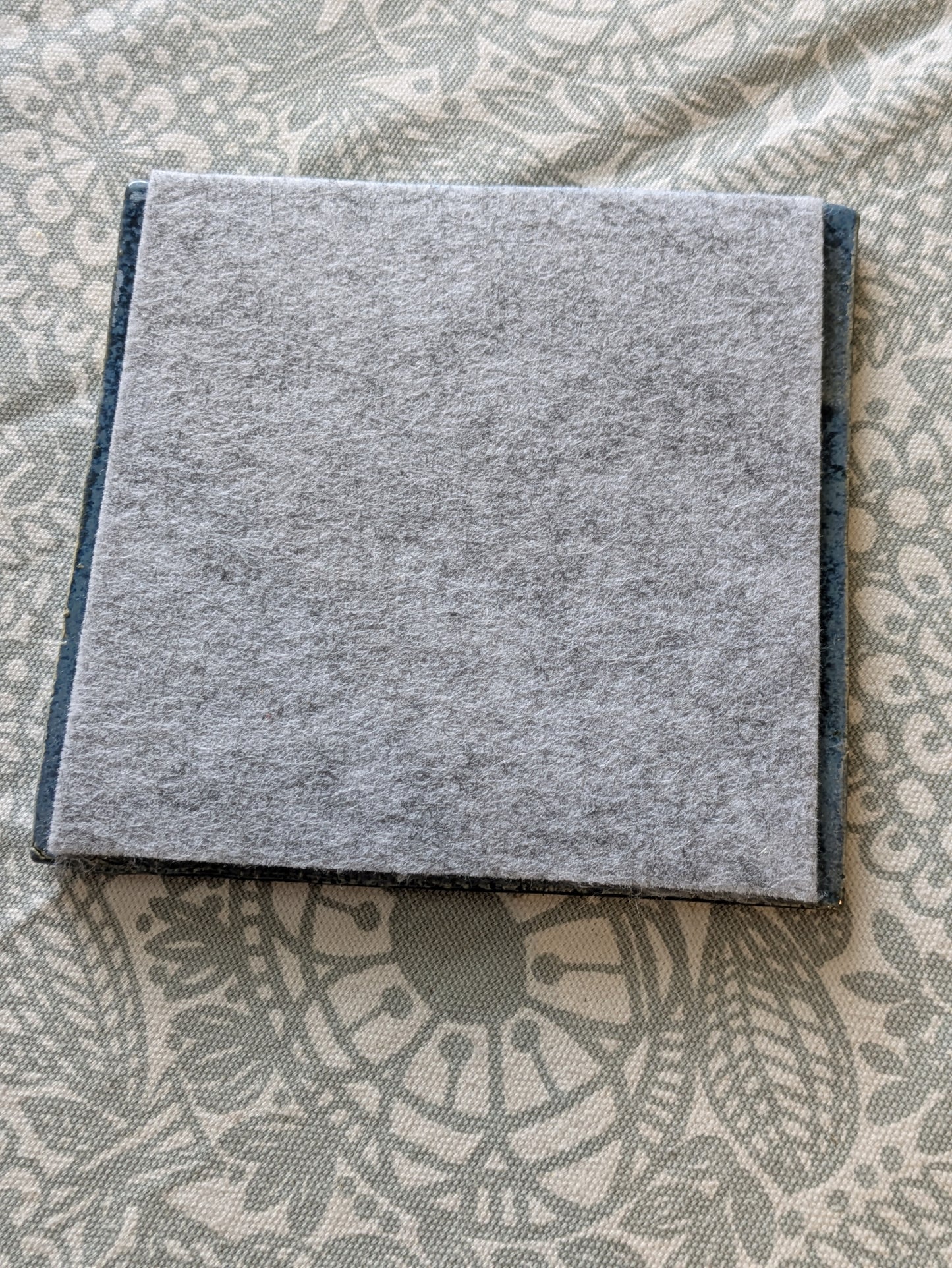 Keraaminen pannunalunen – Kelttisolmu (Aquamarine)