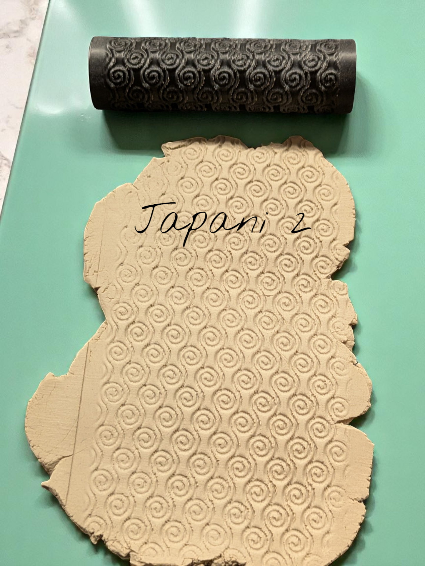 Japani-sarjan kaulimet – keramiikkapintojen kuviounelma