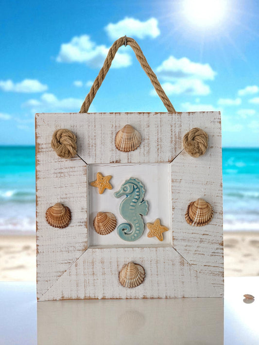 Uniikki meriaiheinen taulu – simpukoilla ja käsintehdyillä keramiikkaosilla