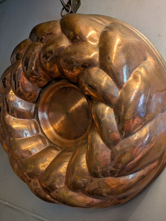 Vintage kuparinen kakkuvuoka – koristeellinen lettikuvio