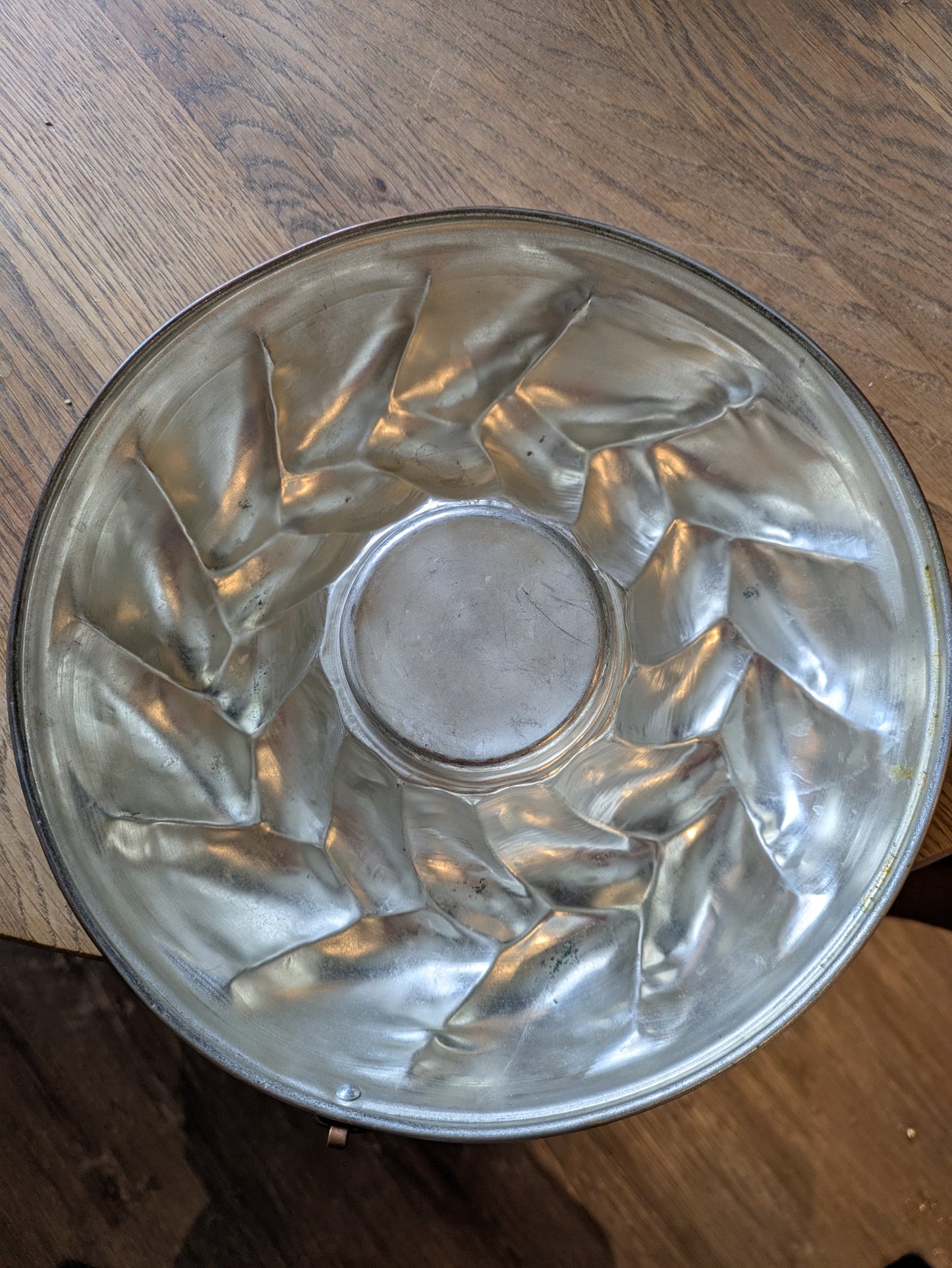 Vintage kuparinen kakkuvuoka – koristeellinen lettikuvio