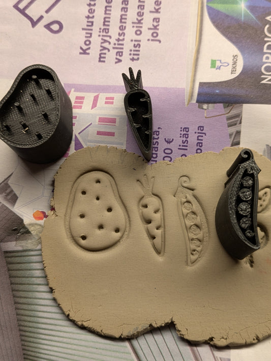 Vihannesaiheinen savileimasinsetti – puutarhan ja keramiikan koristeluun