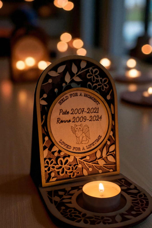 Muistotaulu lemmikille – kissa tai koira