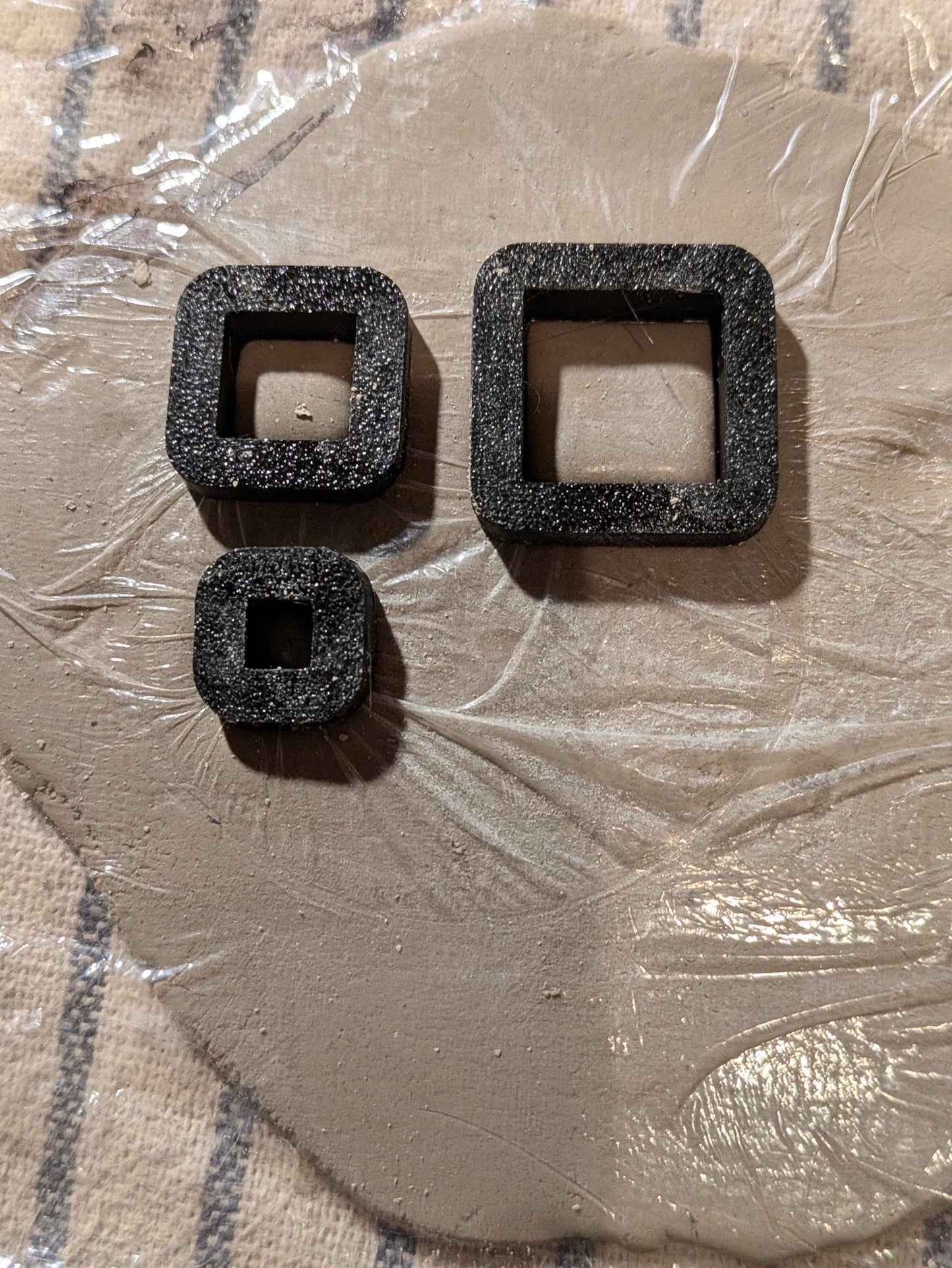 Pienoisleikkuri ja tekstuurileimasarja – savelle, keramiikalle ja pienimuotoiseen askarteluun