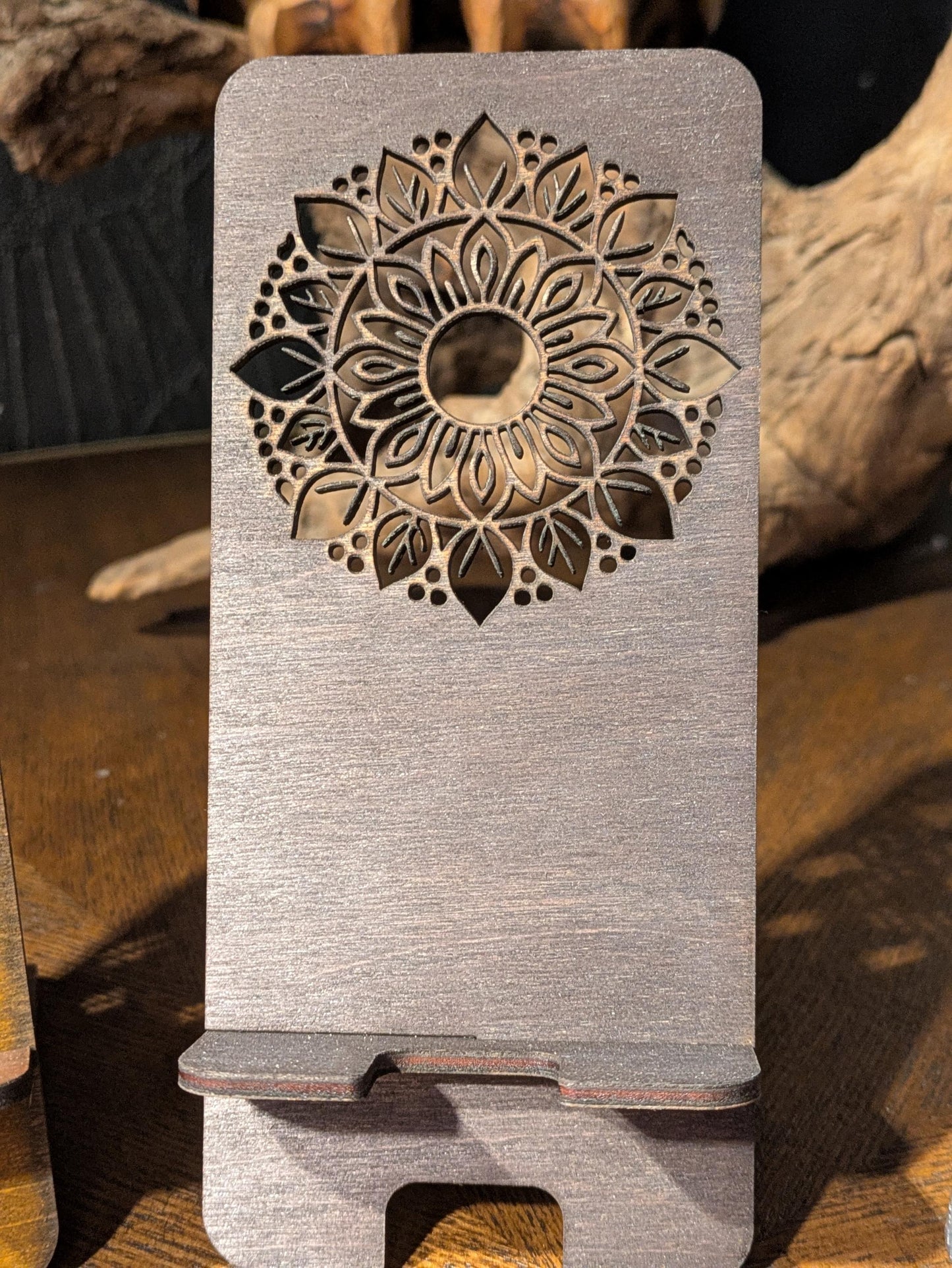 Puinen puhelinteline Mandala Design | Laserleikattu koivuvaneri | Värivaihtoehdot