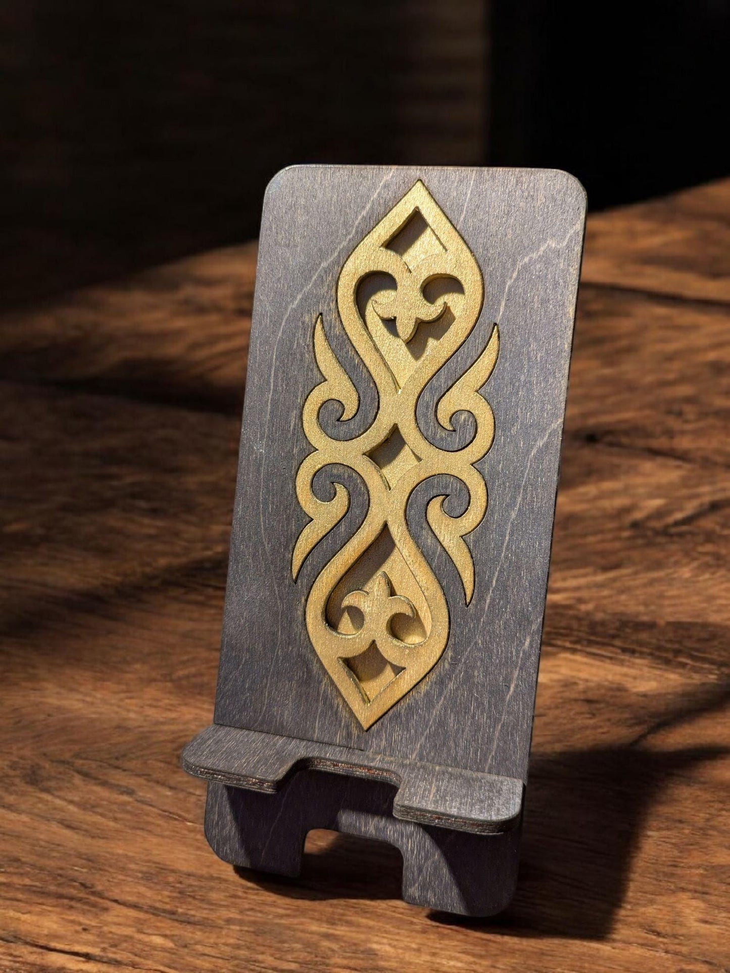 Ebon Gold puinen puhelinteline | Laserleikattu koivuvaneri