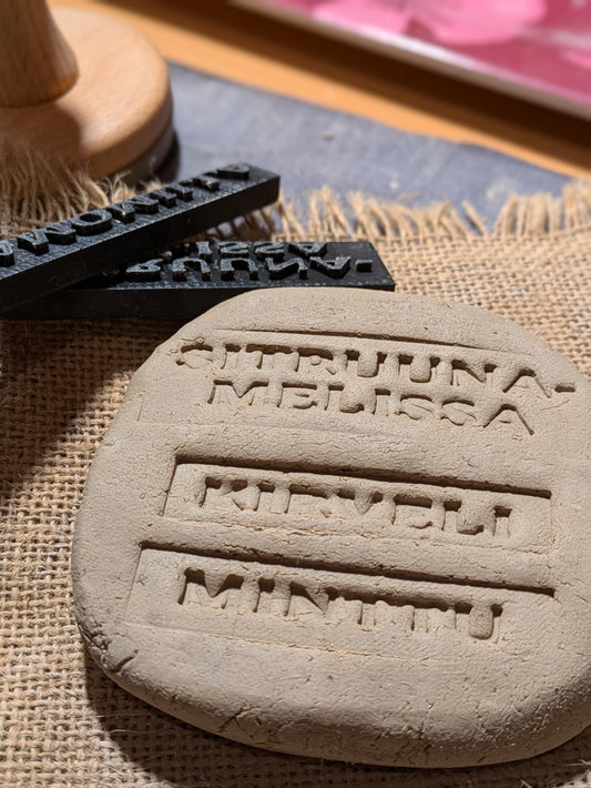 Yrtit -leimasinsetti – 3D-tulostettu savileimasarja keramiikkaa ja askartelua varten. Eri settejä.