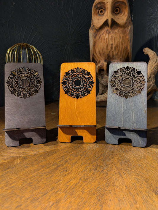 Puinen puhelinteline Mandala Design | Laserleikattu koivuvaneri | Värivaihtoehdot