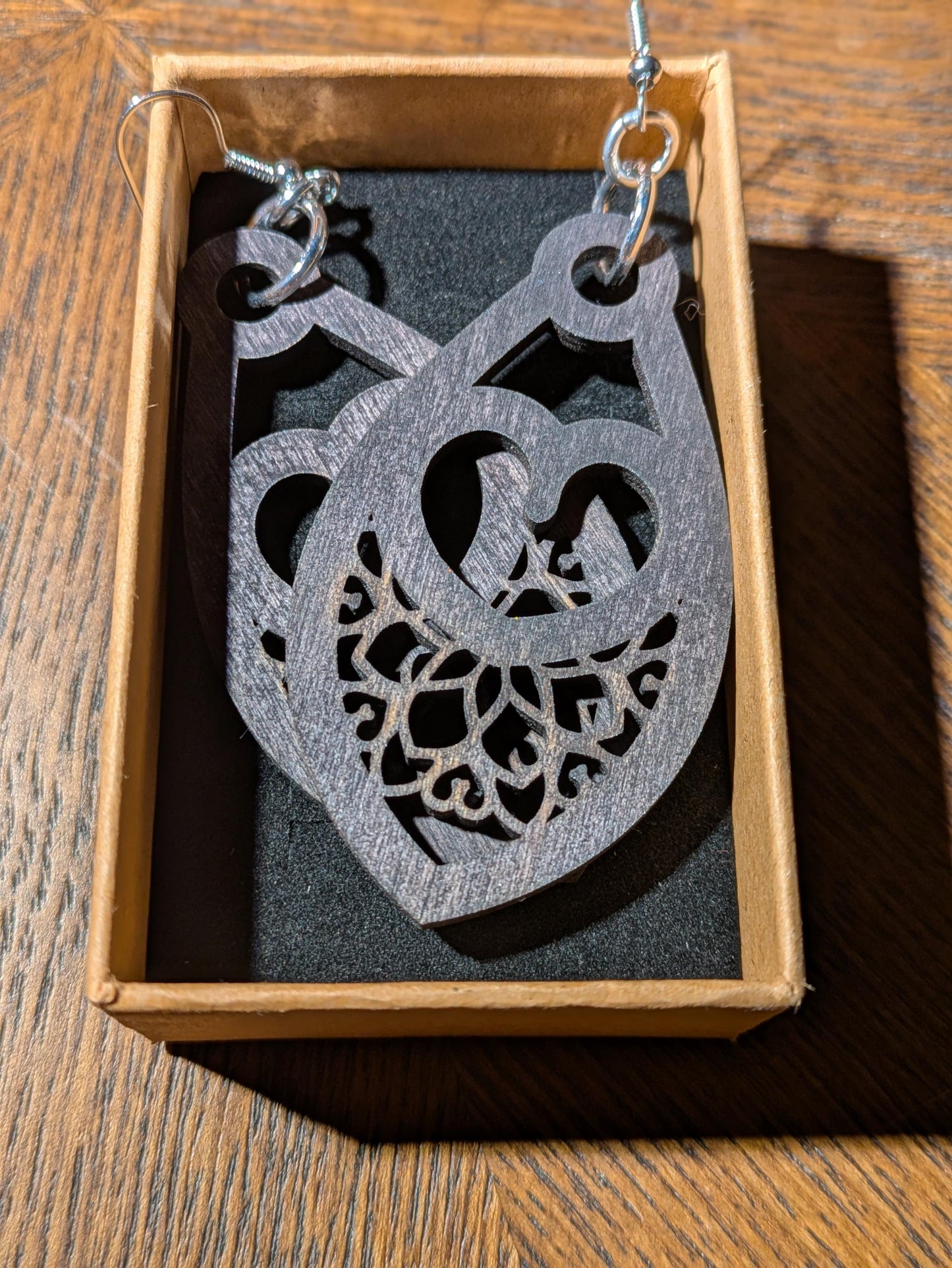 Heartwood korvakorut | Puiset sydänkorvakorut | Laserleikatut koivukorut | Luonnon inspiroima lahja