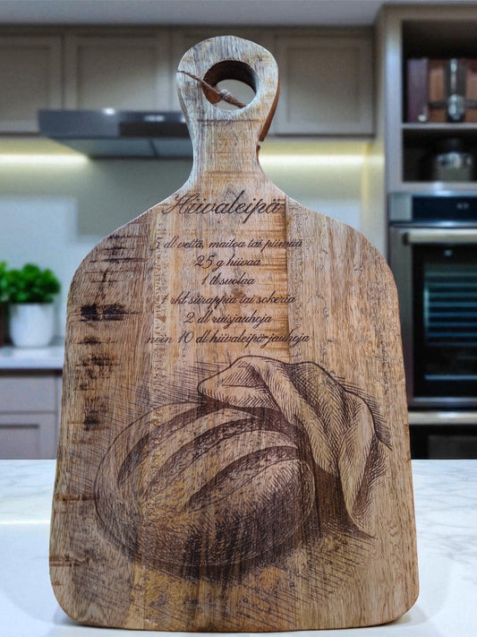 Kauniisti kaiverrettu mangopuinen tarjoilulauta – Hiivaleipä-reseptillä