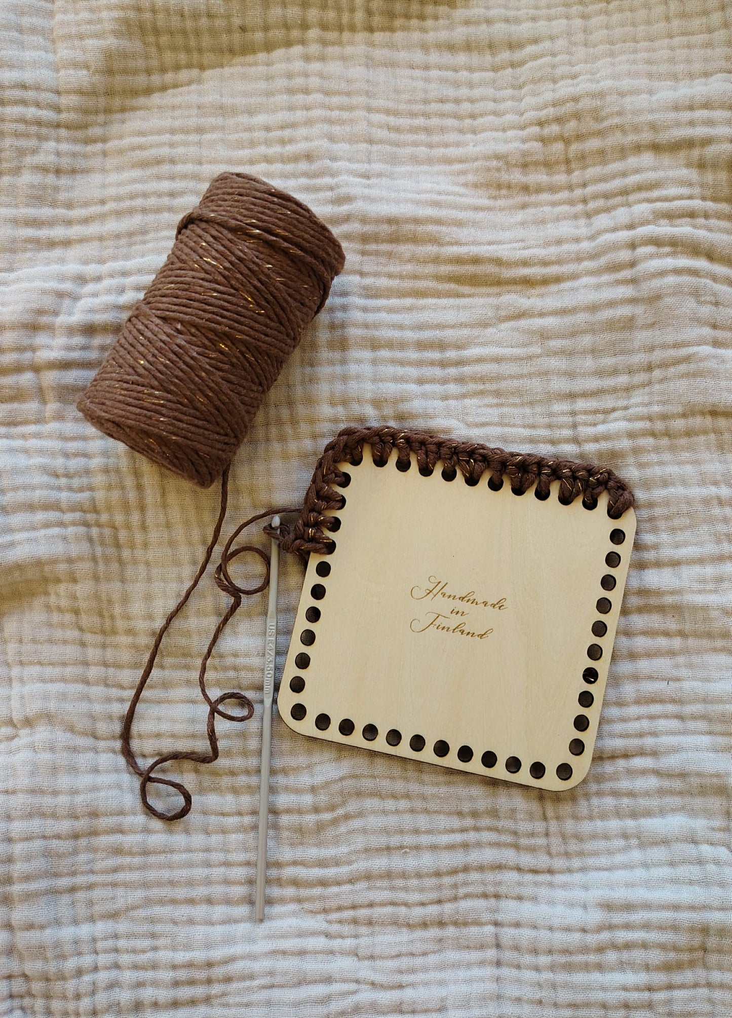 Neliön muotoinen Virkkauspohja Suomalaisesta Koivuvanerista