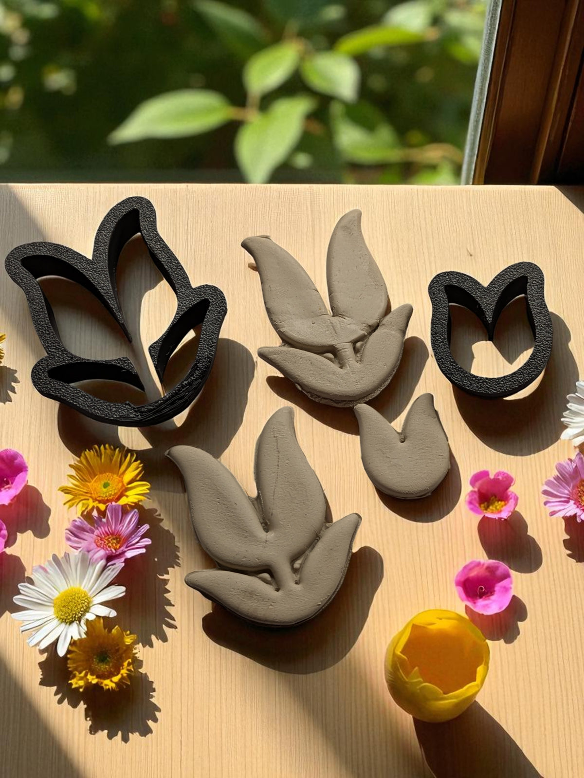 Tulip clay cutters – whole tulip with leaves and flower only