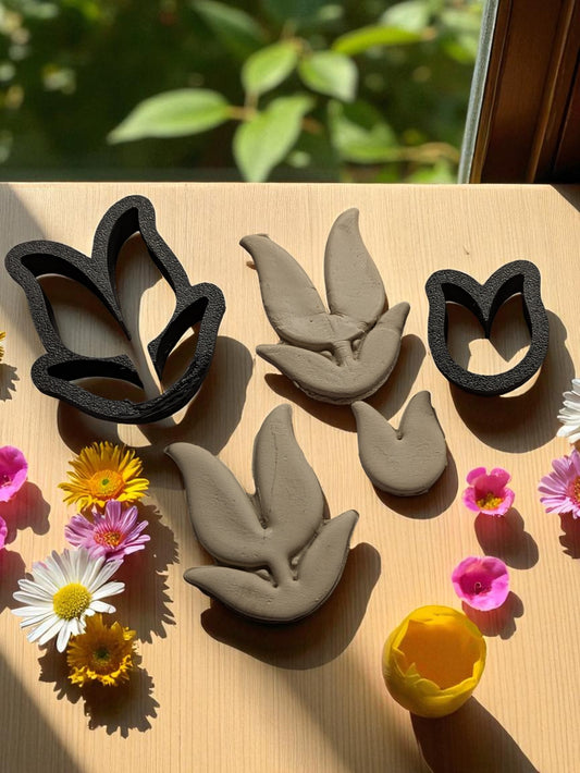 Tulip clay cutters – whole tulip with leaves and flower only