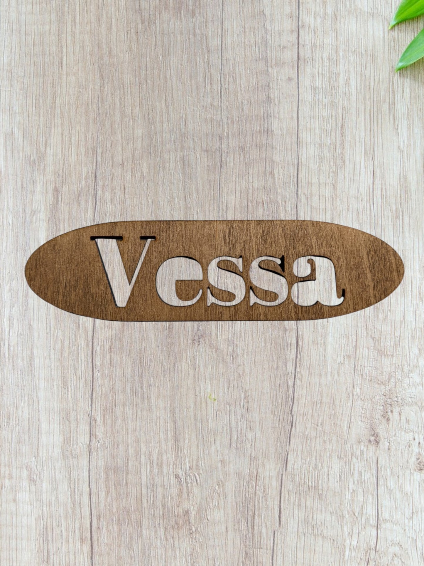 Vessa-kyltti ovikoriste – Valmistettu koivuvanerista