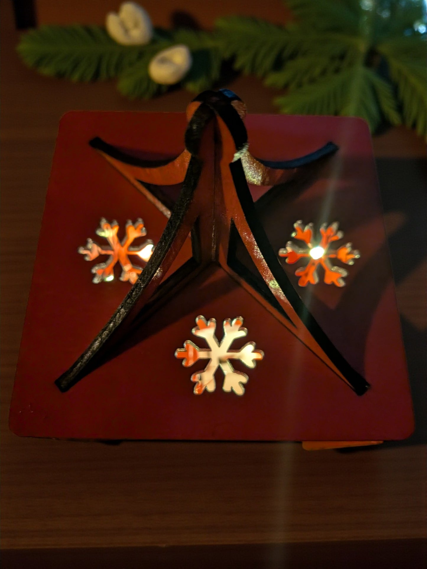 Joululyhty – käsin viimeistelty puulyhty