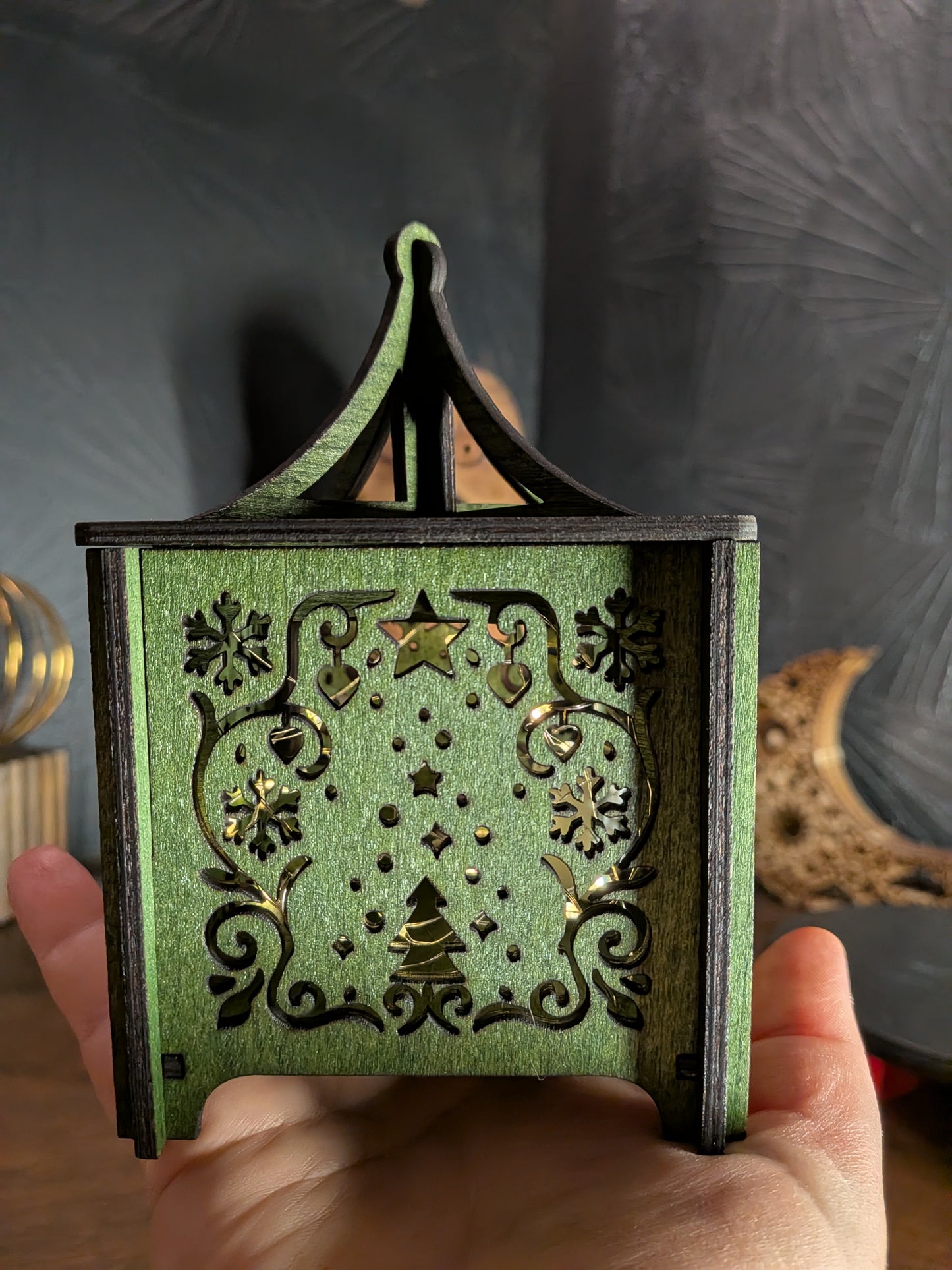 Joululyhty – käsin viimeistelty puulyhty