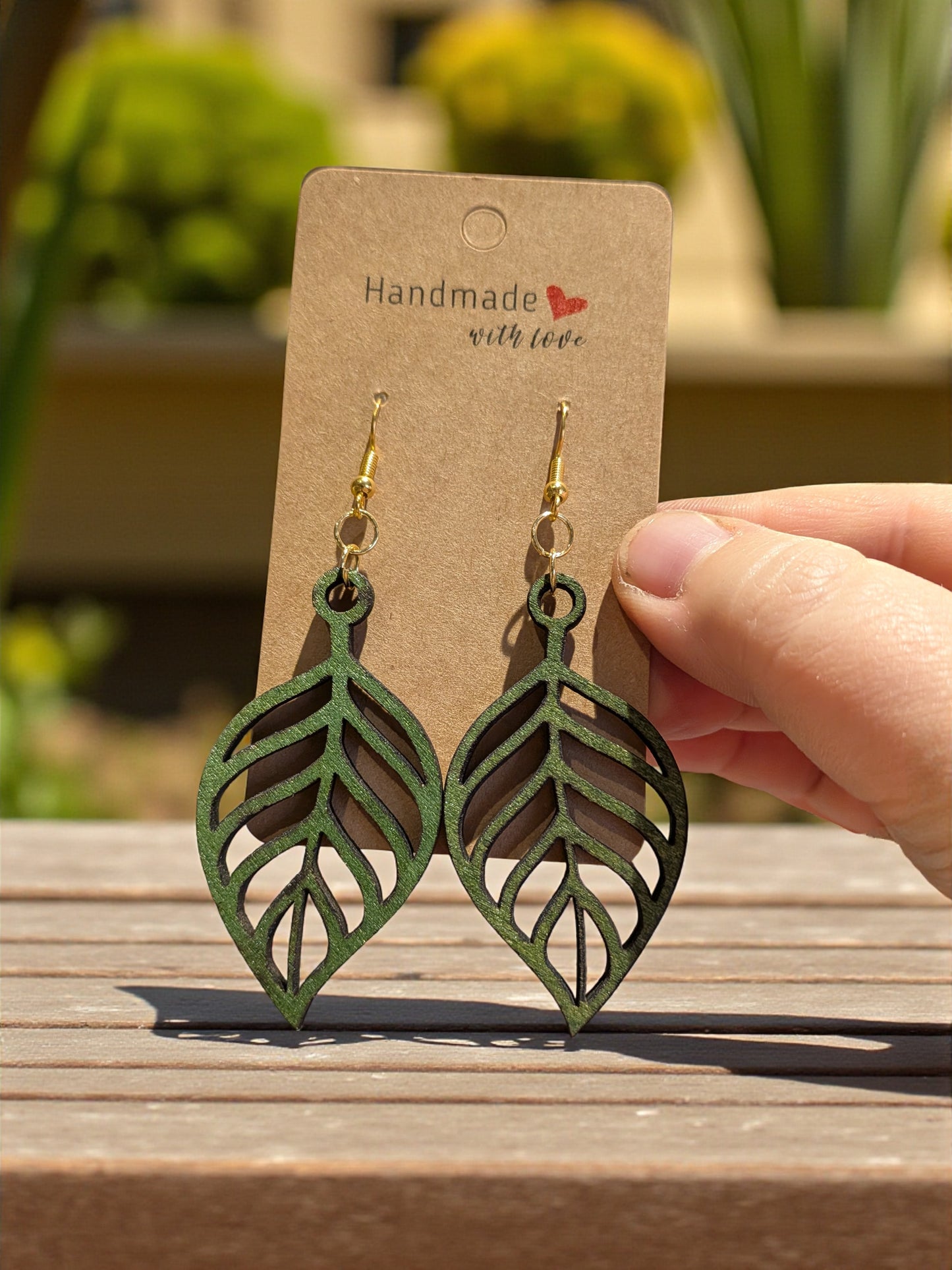 Lehtikorvakorut – valmistettu koivuvanerista, eri värejä