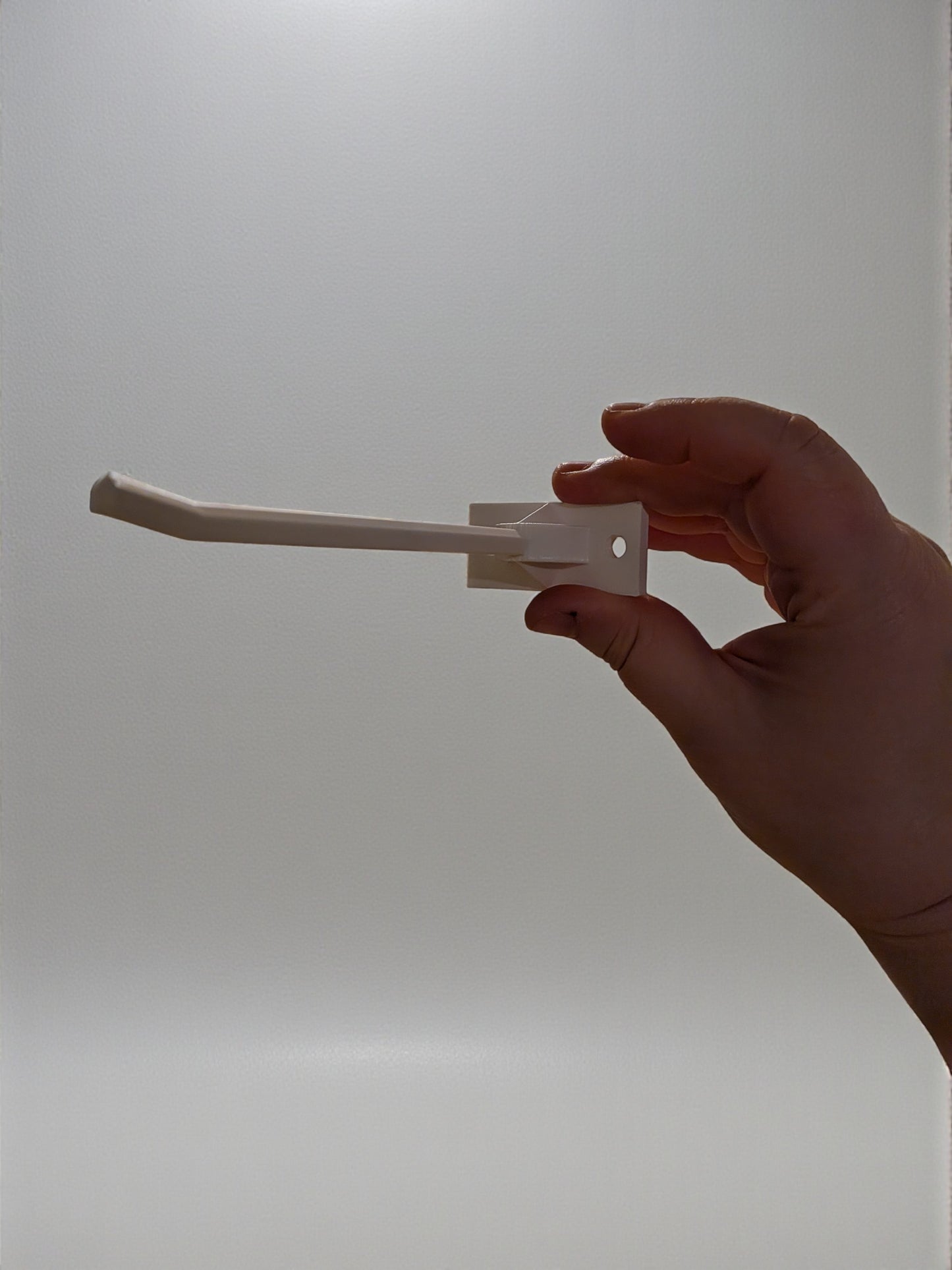 Seinäteline kevyille esineille – 13 cm