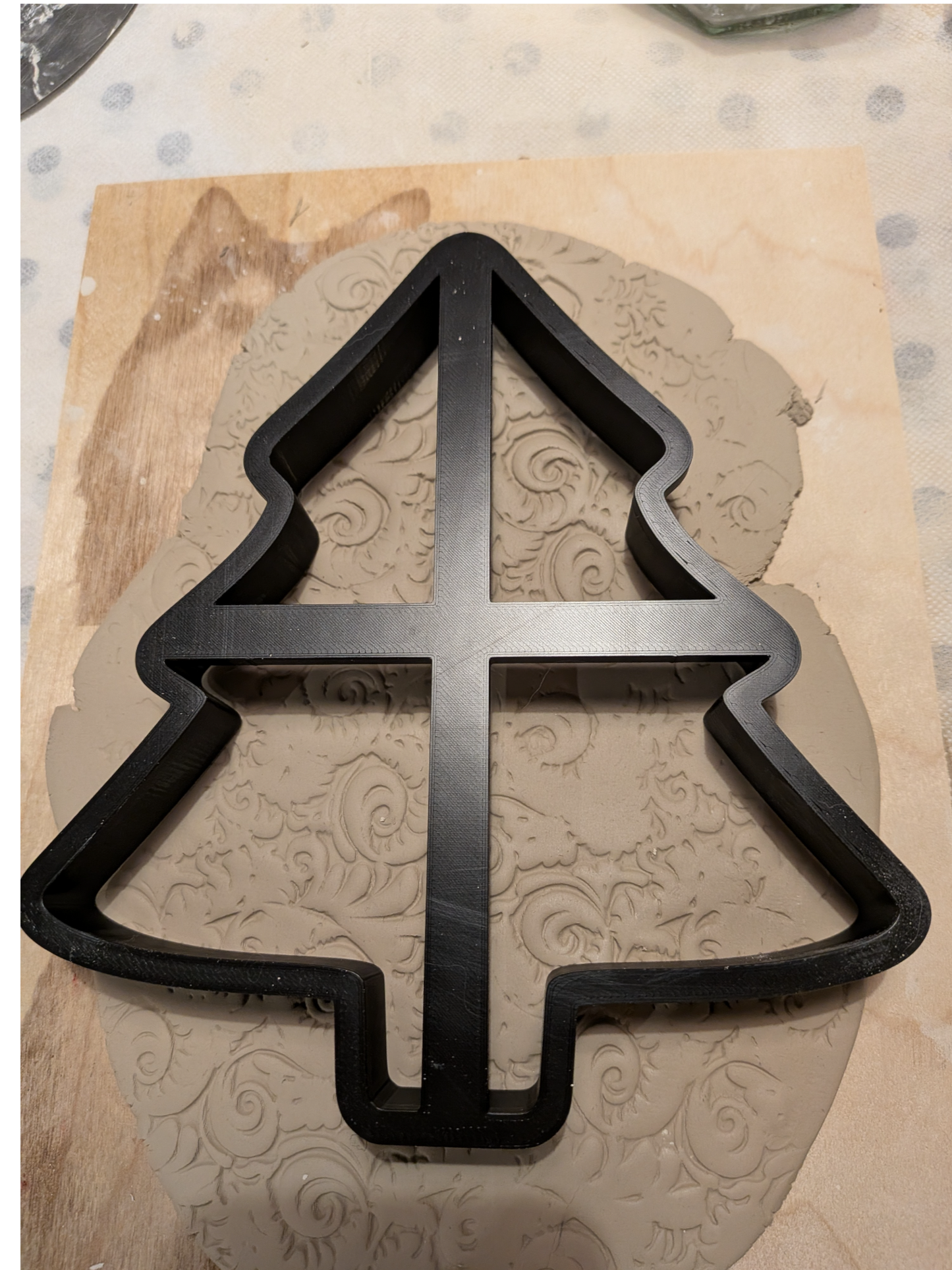 Kuusen muotoinen leikkuri ja muotti