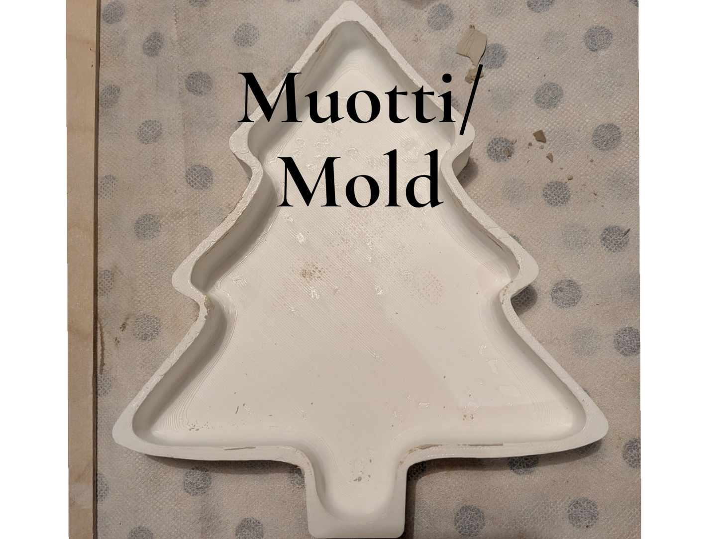 Kuusen muotoinen leikkuri ja muotti