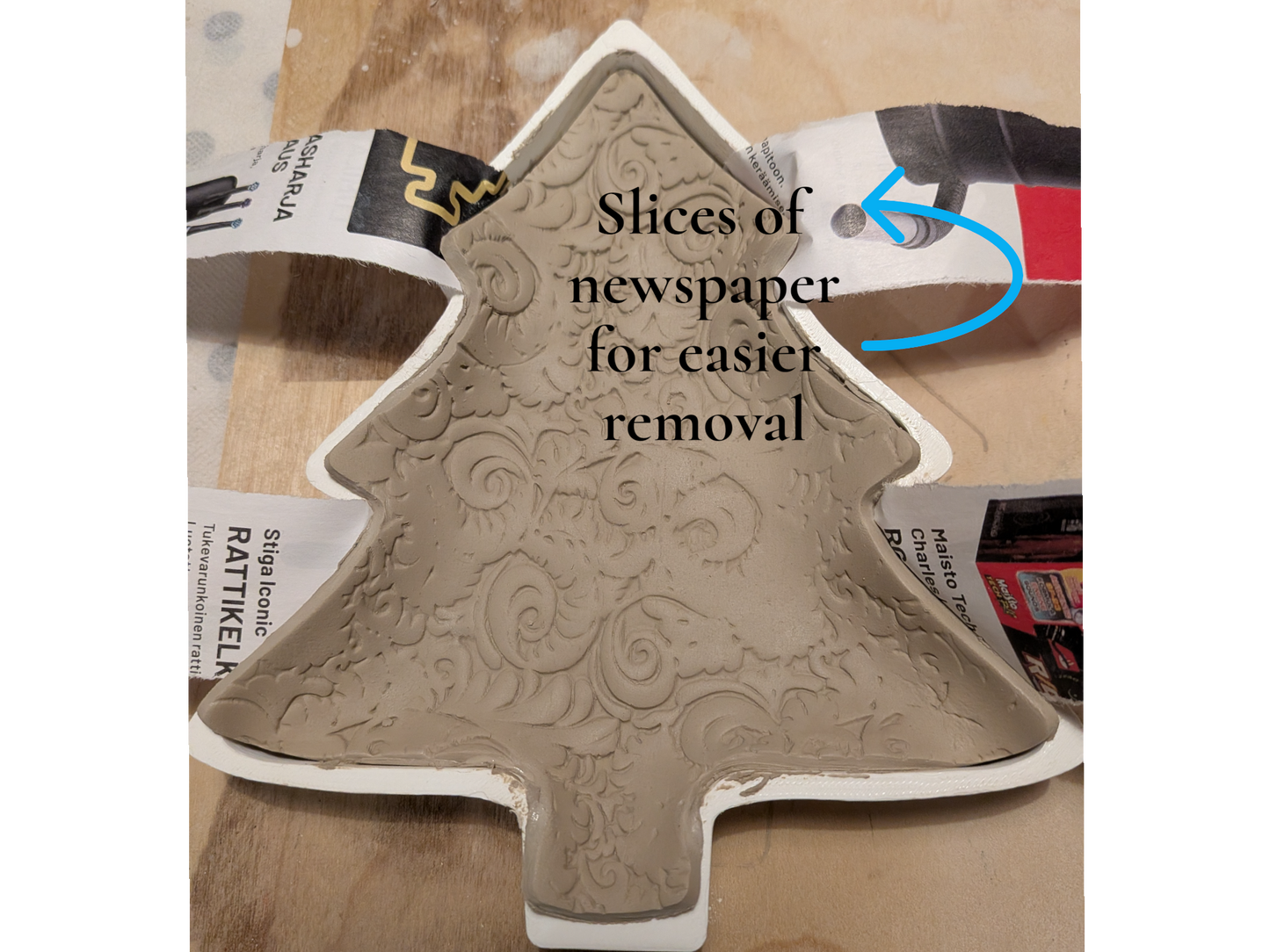 Kuusen muotoinen leikkuri ja muotti