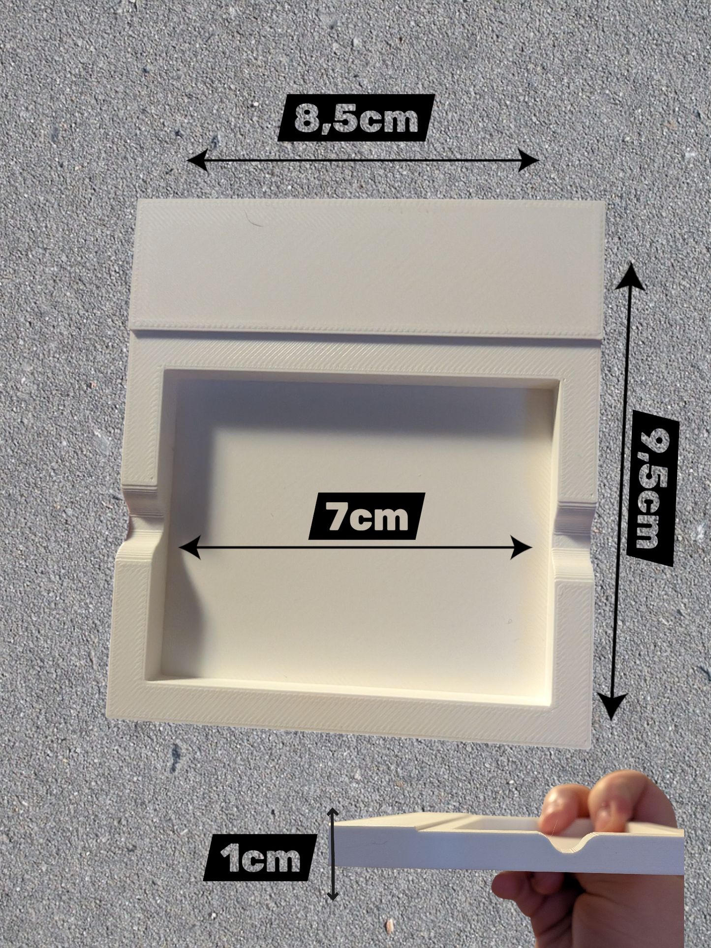 Kynttelikön pidike ikkunaan