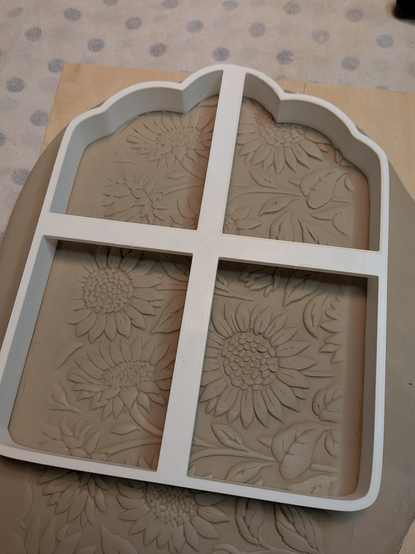 Decorated trivet cutter